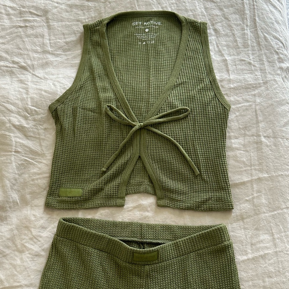 SET ACTIVE Lounge Flare Pants and Tie Tank Top in Clover (S)